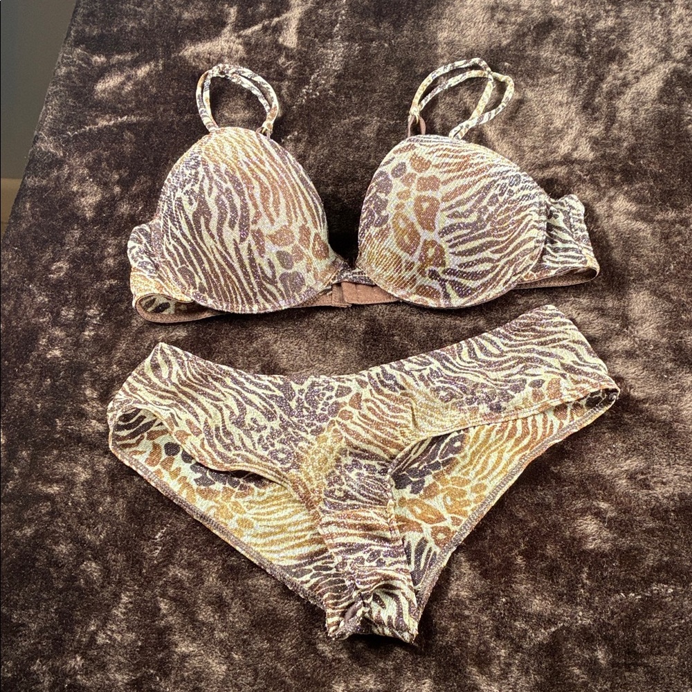 38 C animal print metallic bra with matching cheeky panties (sz tag removed)